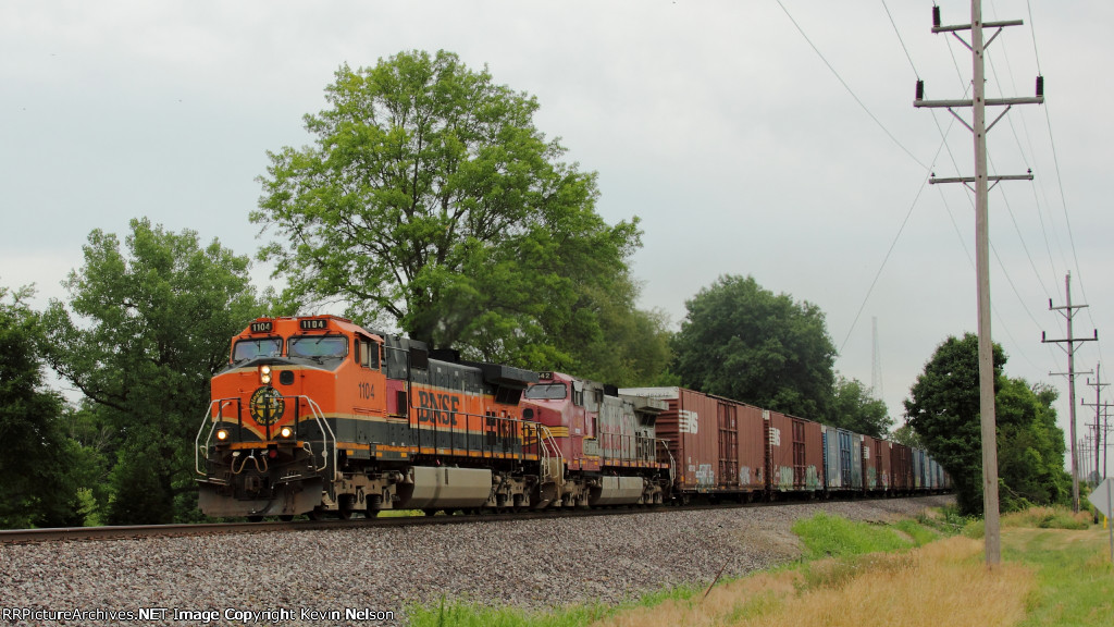 BNSF 1104   C44-9W